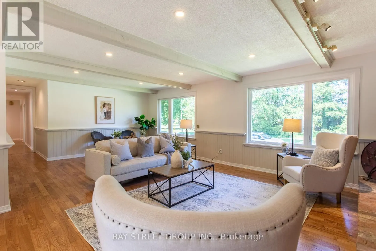2 PARKLANE CRESCENT S