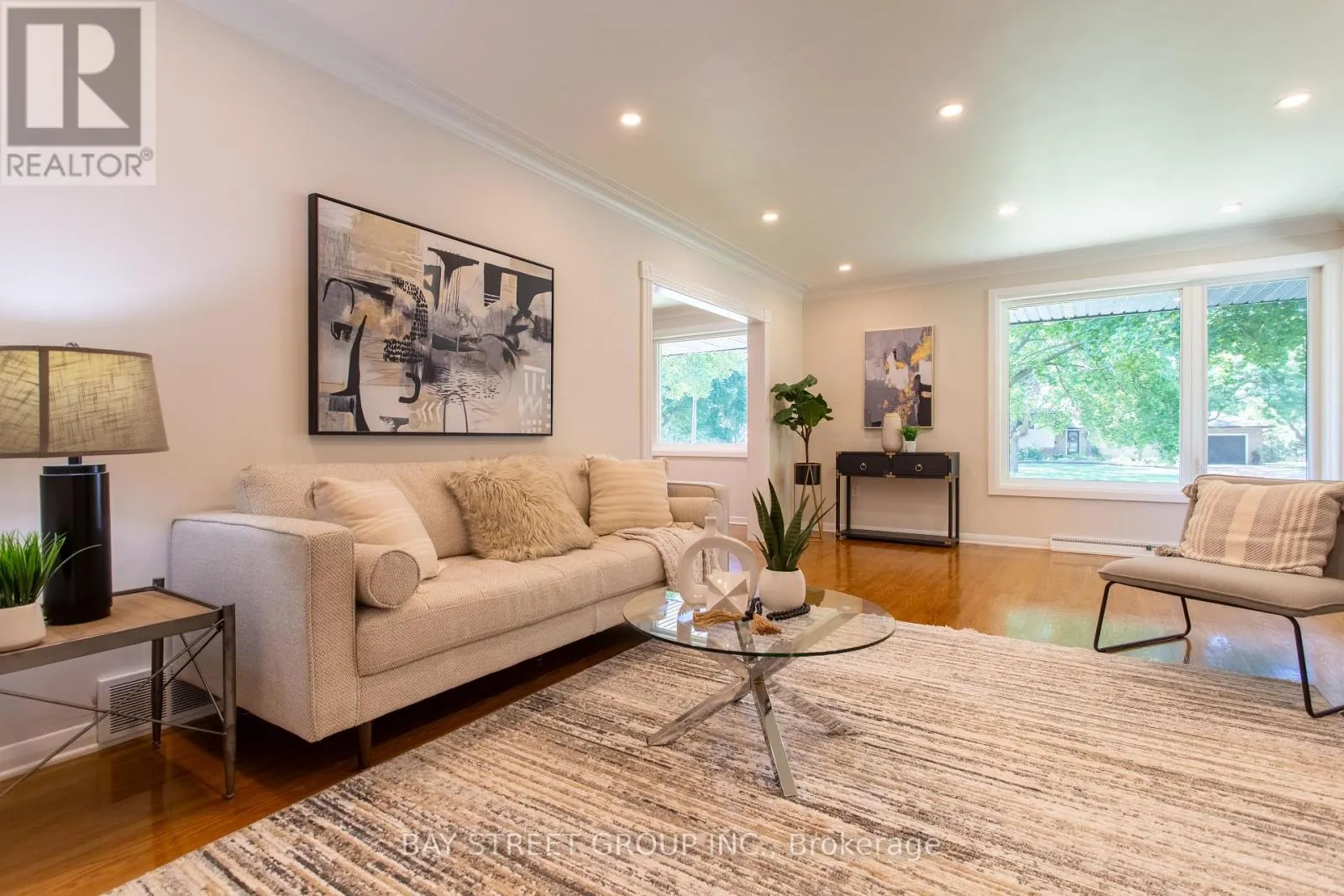2 PARKLANE CRESCENT S