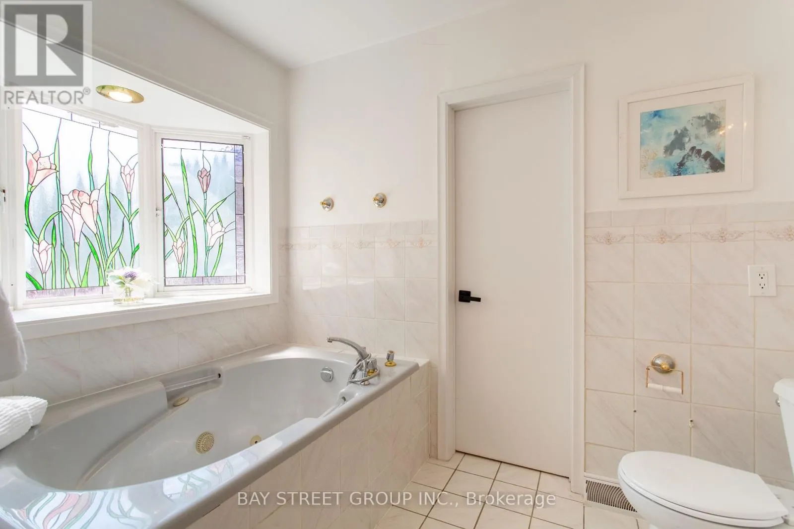 2 PARKLANE CRESCENT S