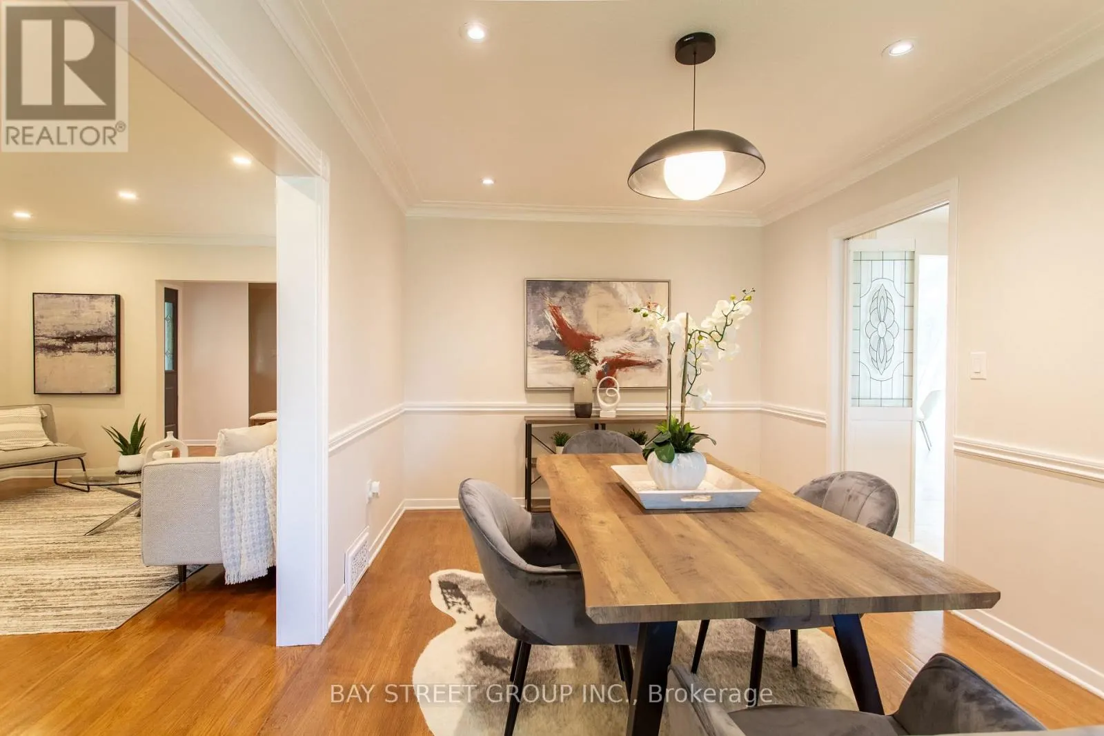 2 PARKLANE CRESCENT S