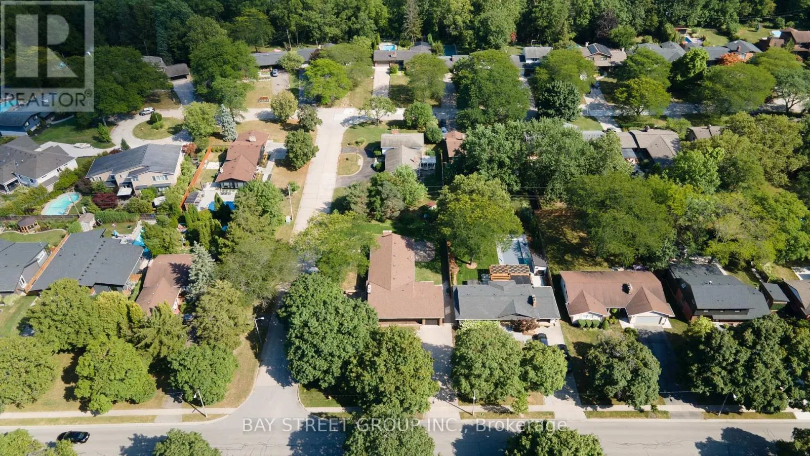 2 PARKLANE CRESCENT S