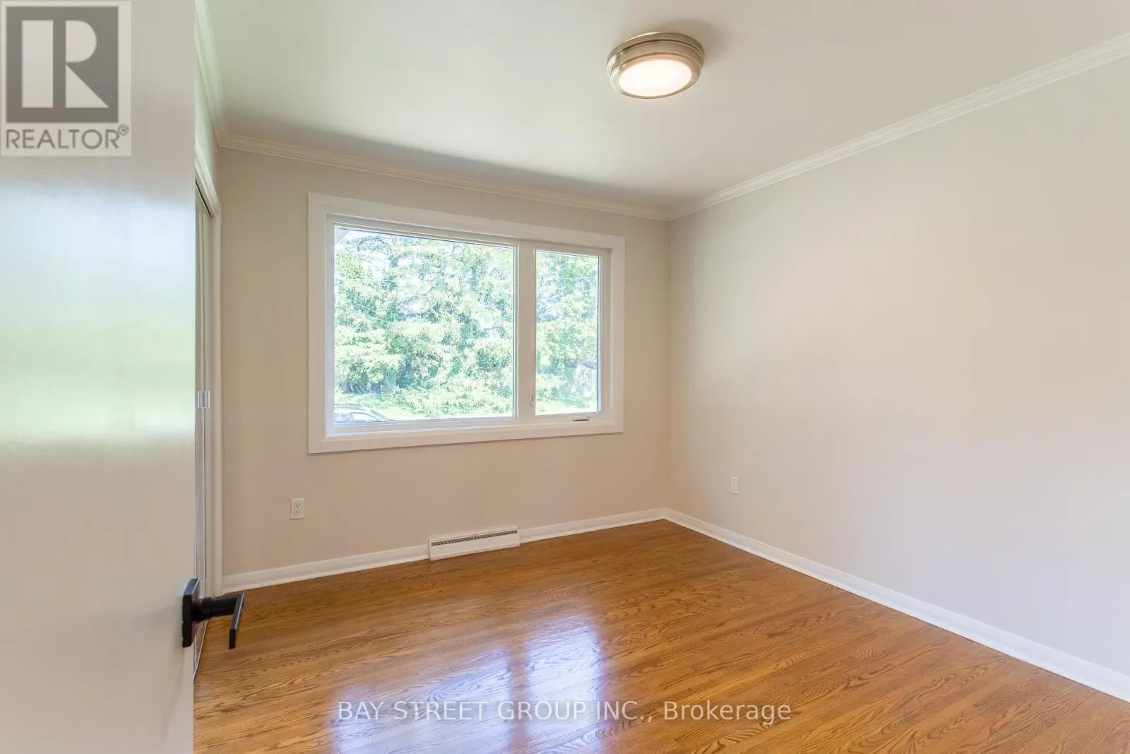 2 PARKLANE CRESCENT S