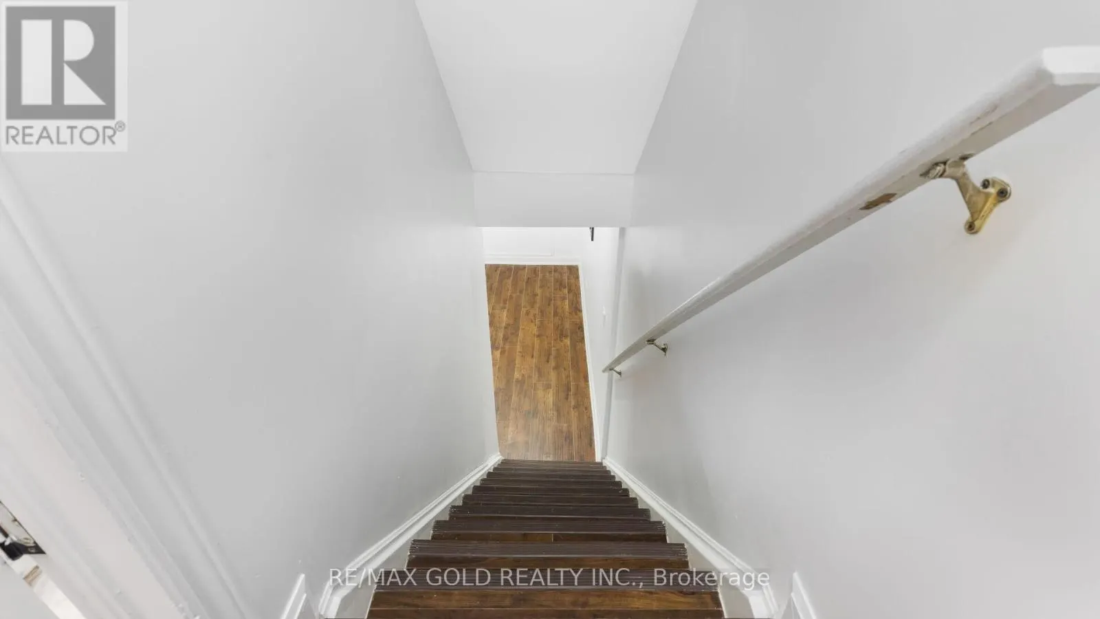 30 SUNNYCROFT COURT