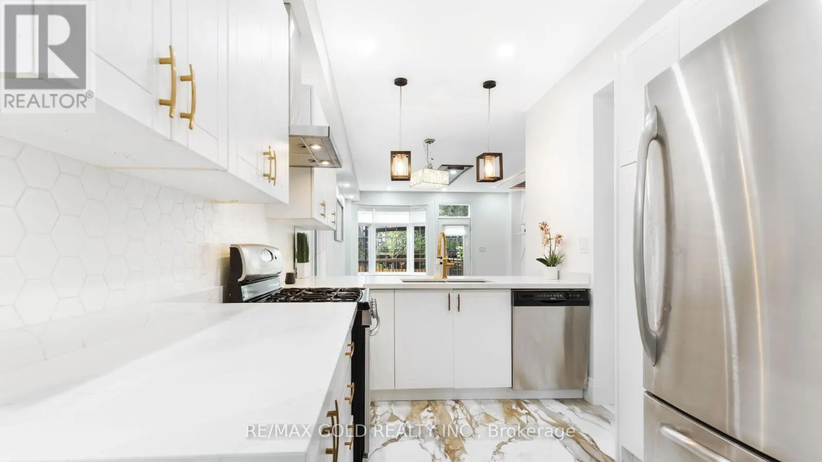 30 SUNNYCROFT COURT