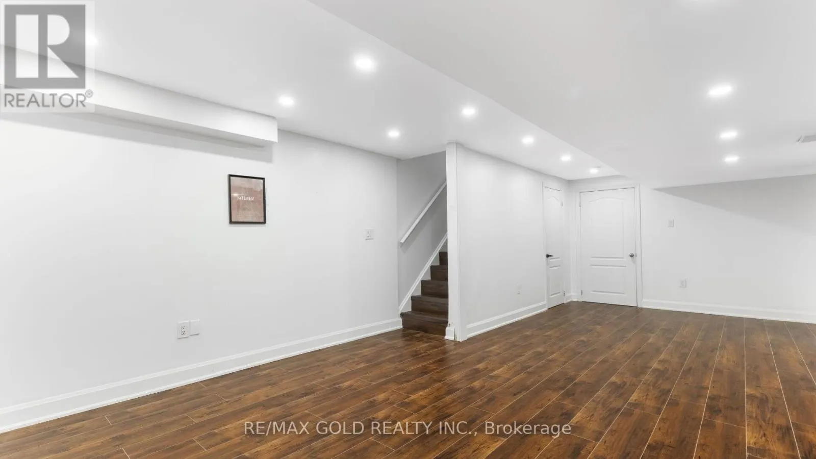30 SUNNYCROFT COURT
