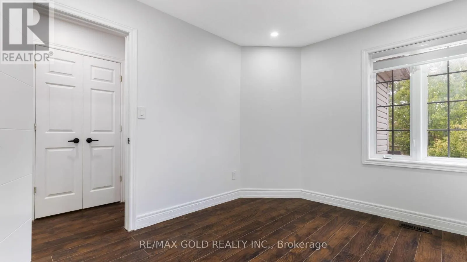 30 SUNNYCROFT COURT