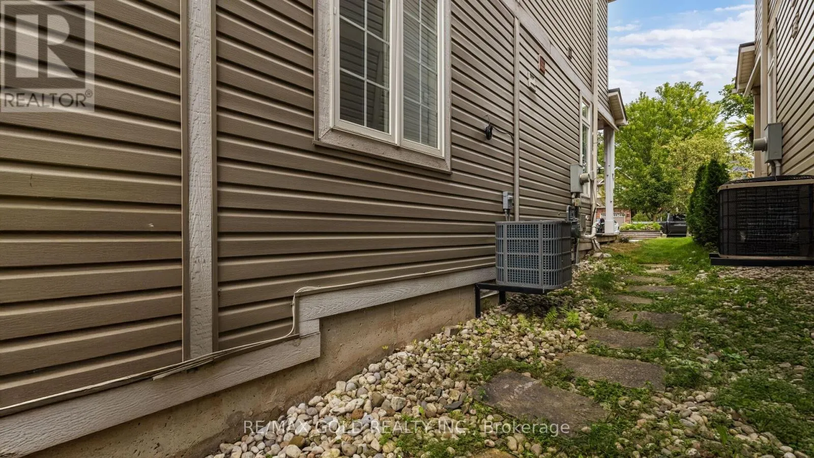 30 SUNNYCROFT COURT