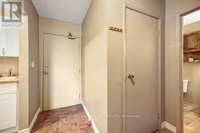 16 - 825 MACODRUM DRIVE