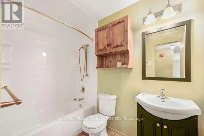 16 - 825 MACODRUM DRIVE