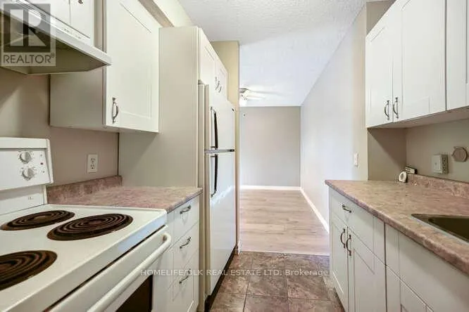 16 - 825 MACODRUM DRIVE