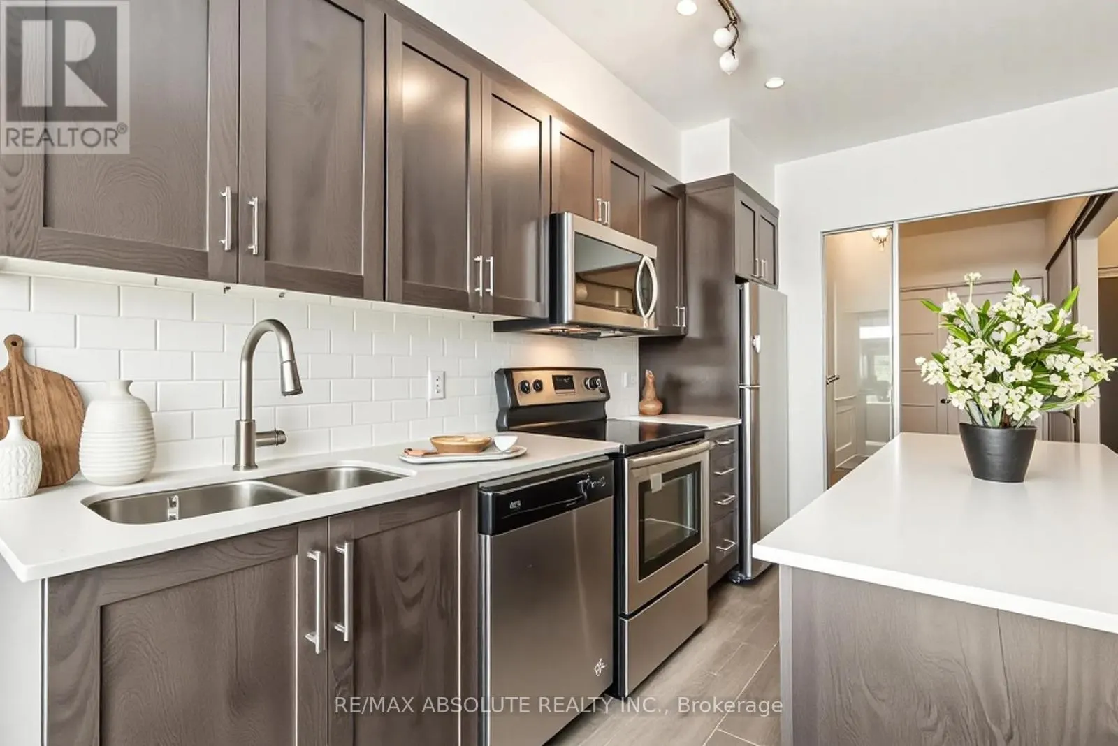 209 - 411 MACKAY STREET