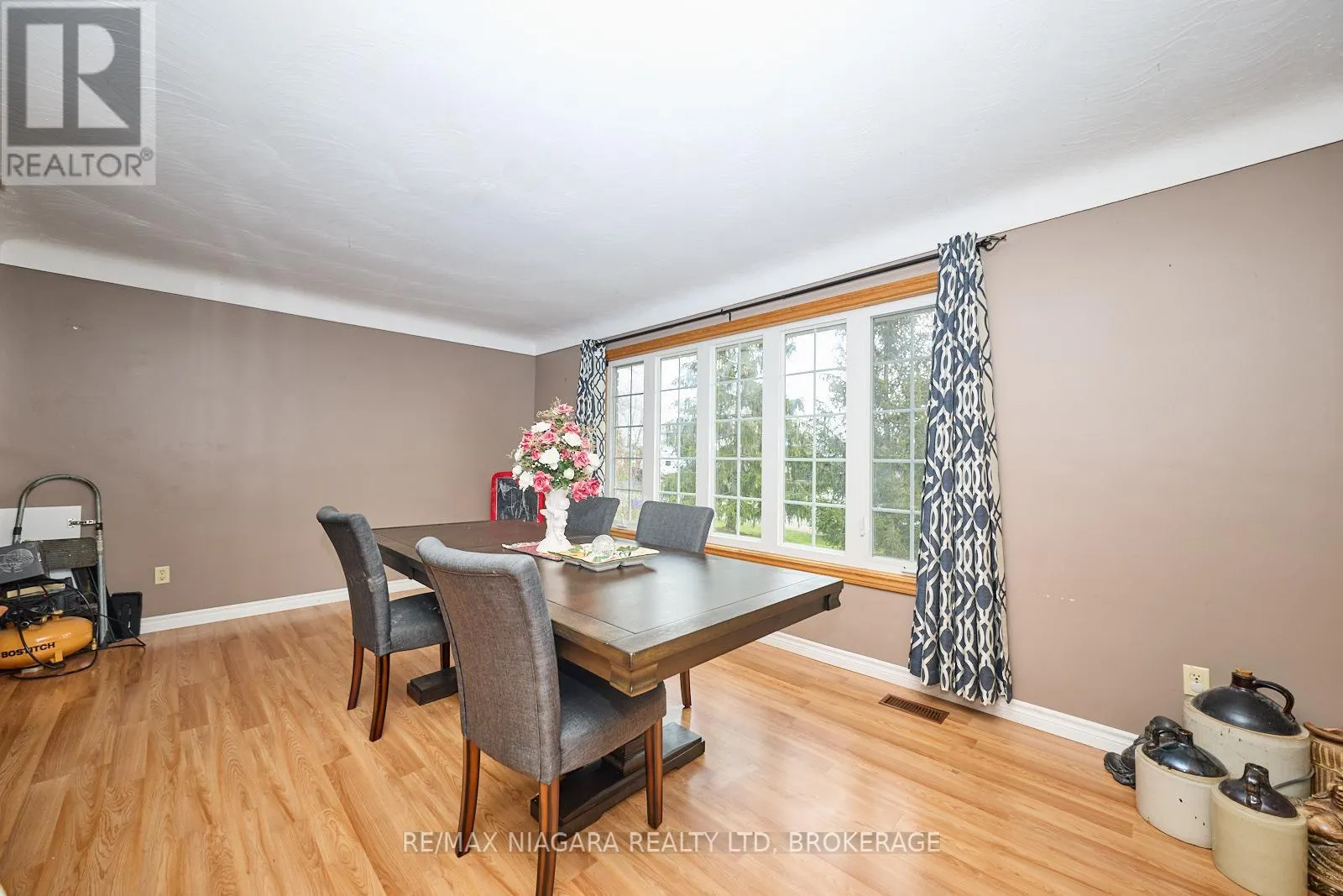 953 GRANDVIEW ROAD