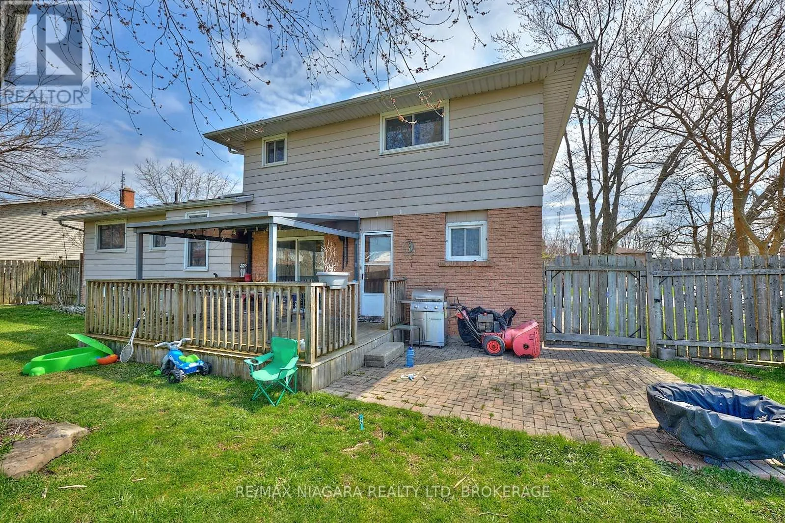 953 GRANDVIEW ROAD