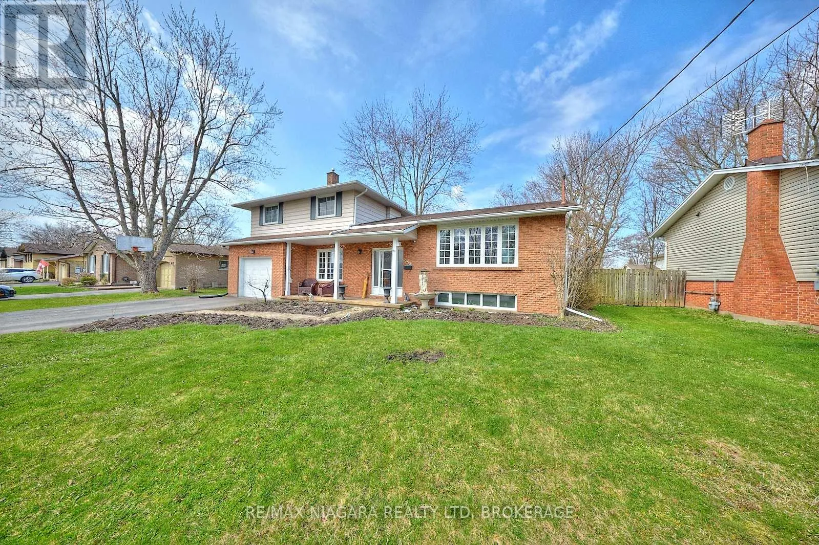 953 GRANDVIEW ROAD