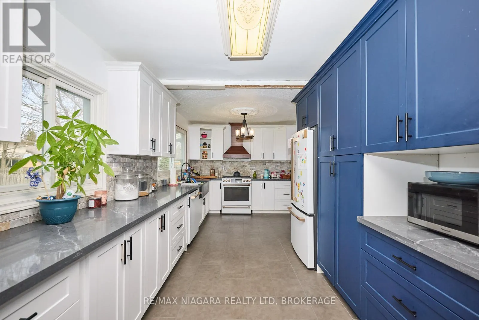 953 GRANDVIEW ROAD