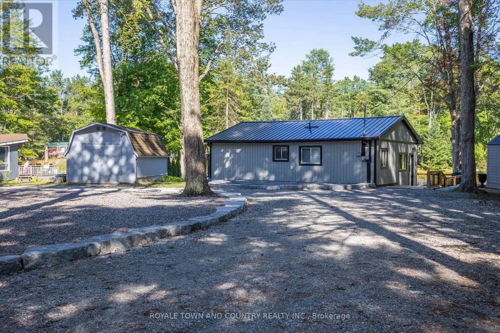 11 LITTLE BAY DRIVE