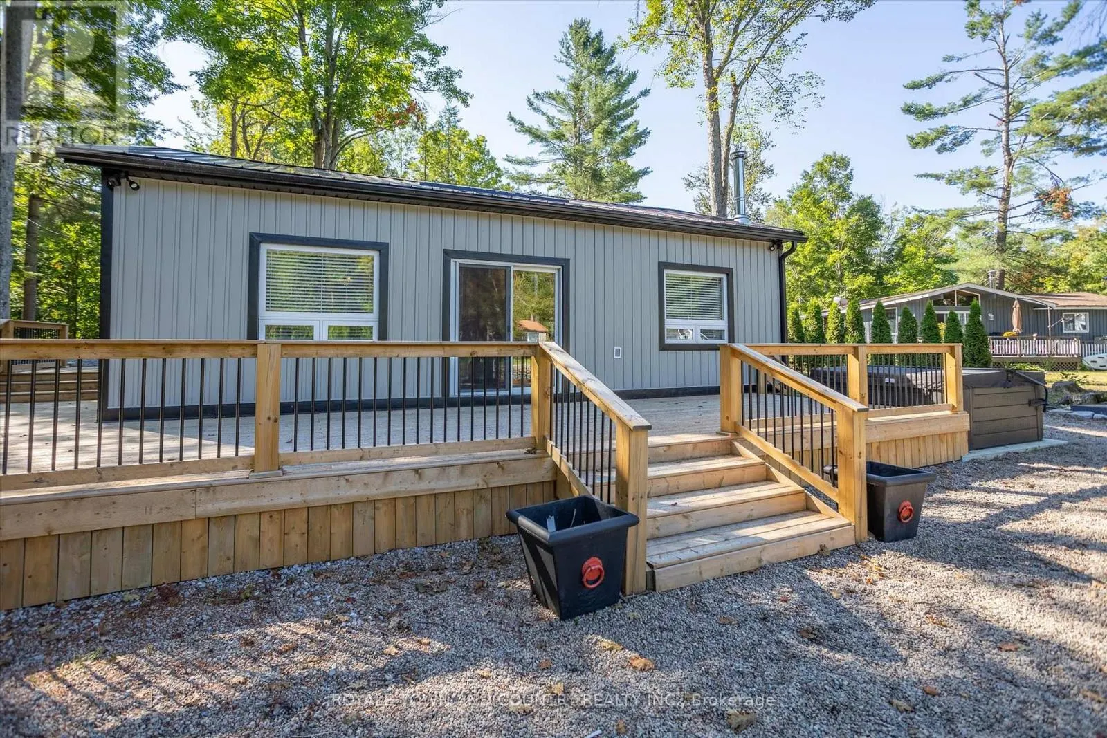 11 LITTLE BAY DRIVE