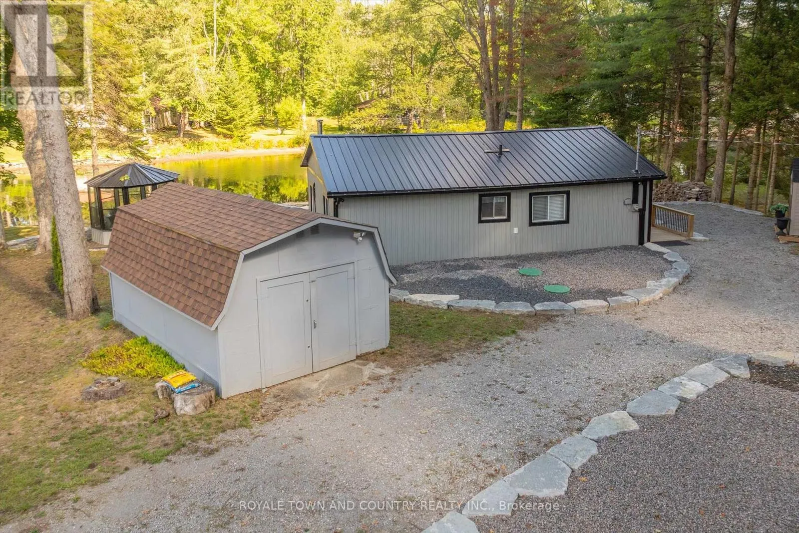 11 LITTLE BAY DRIVE