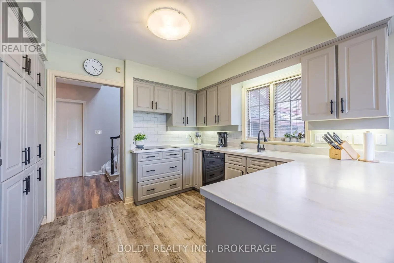 468 LAKESHORE ROAD