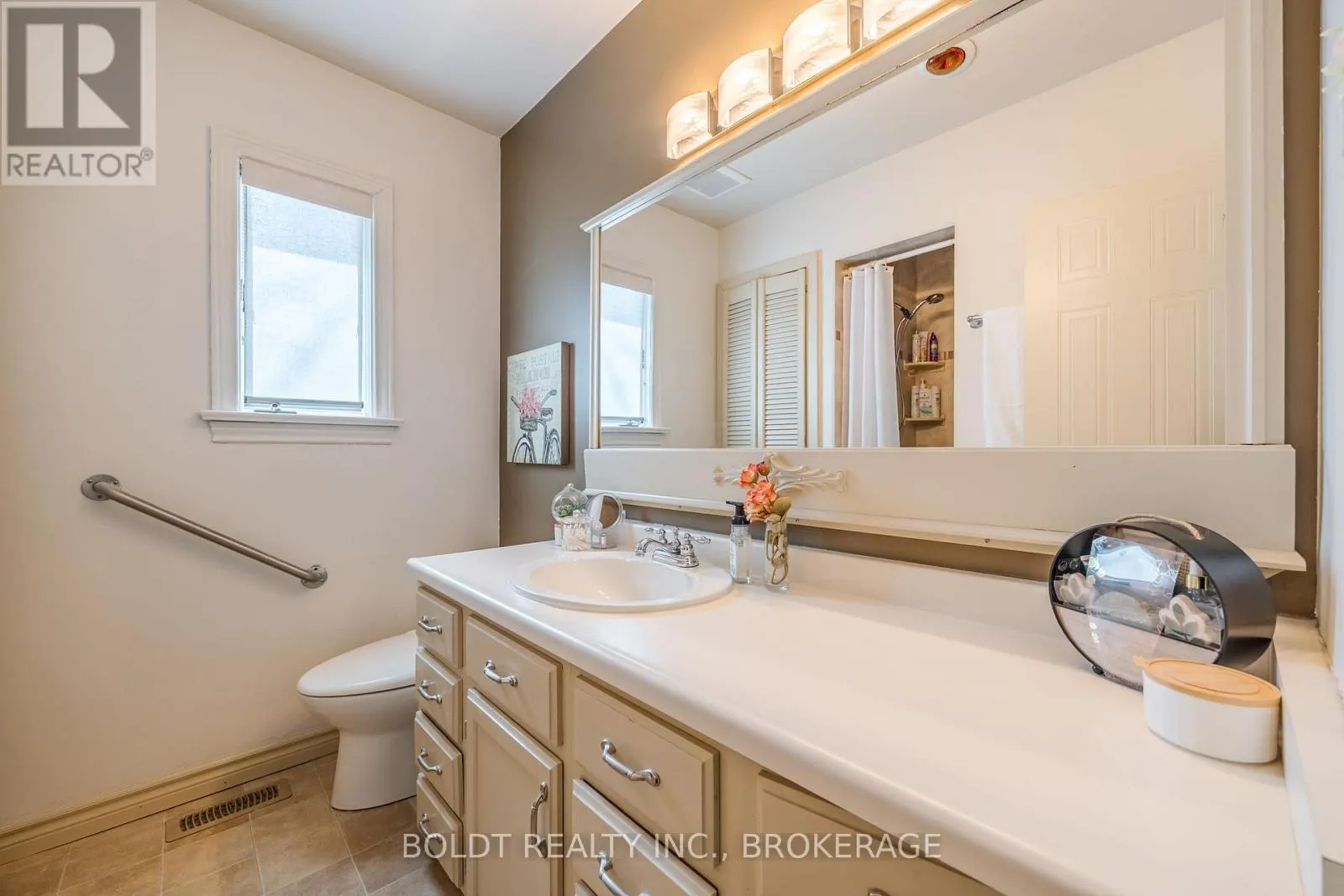 468 LAKESHORE ROAD