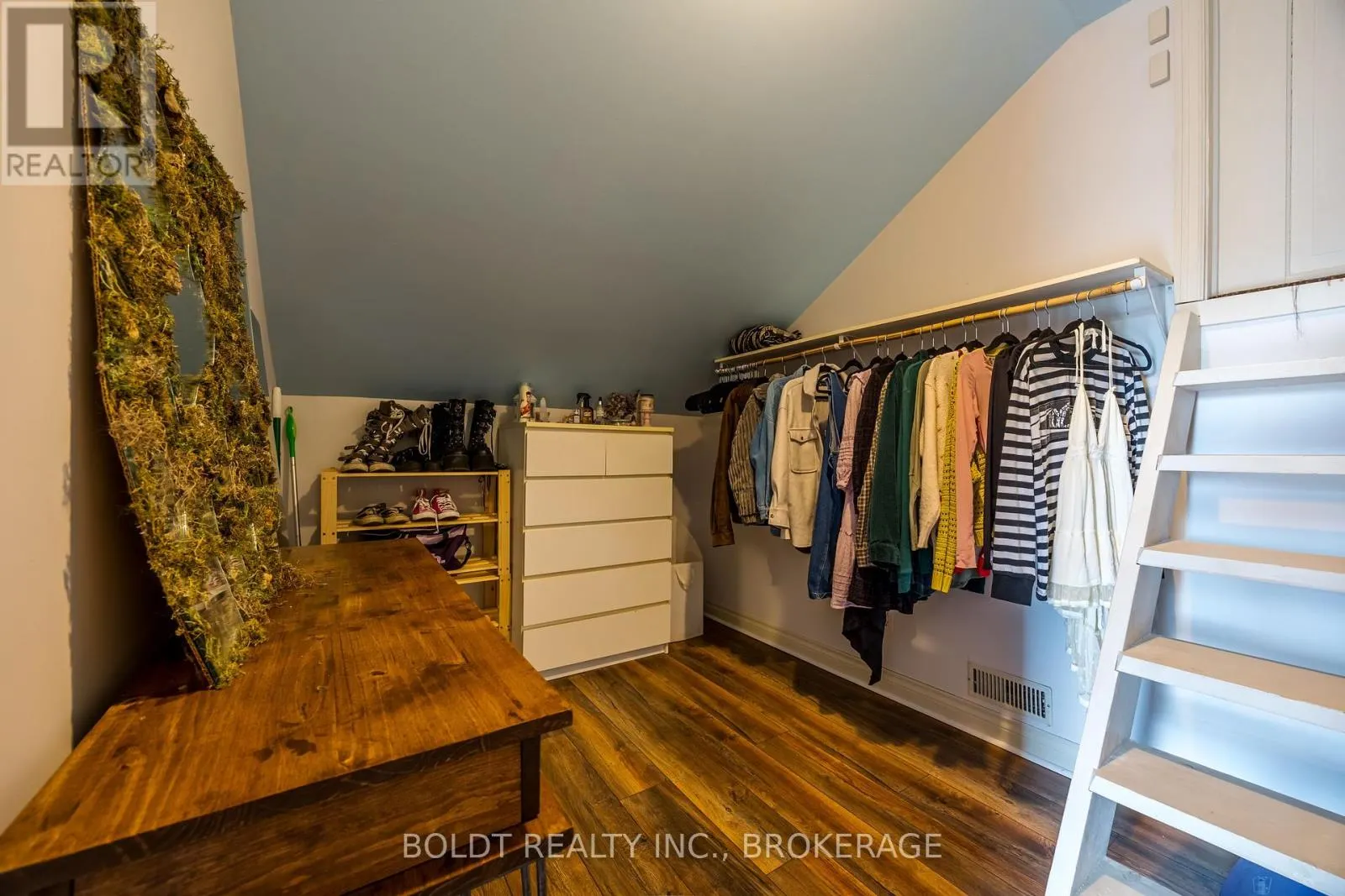 468 LAKESHORE ROAD