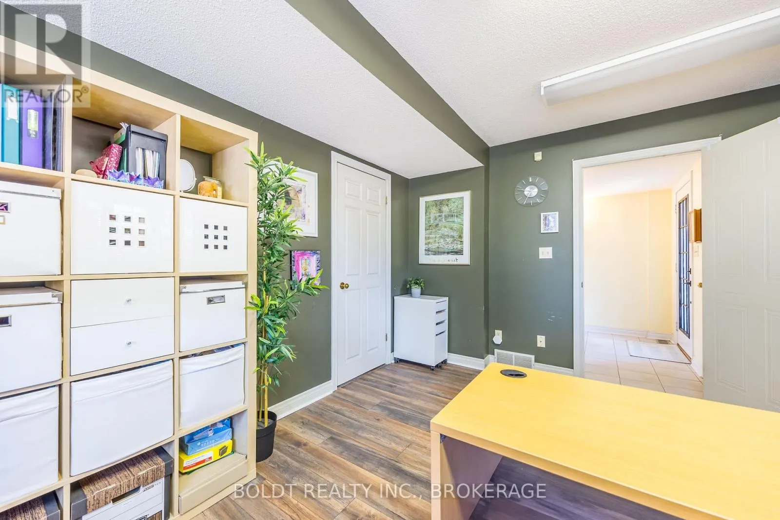 468 LAKESHORE ROAD