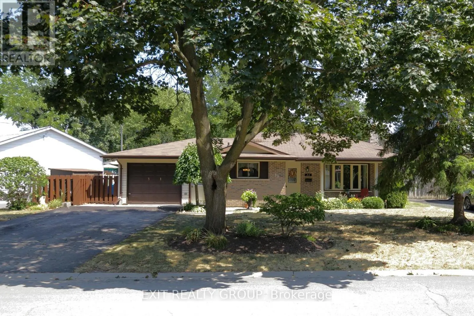 31 LEXINGTON CRESCENT
