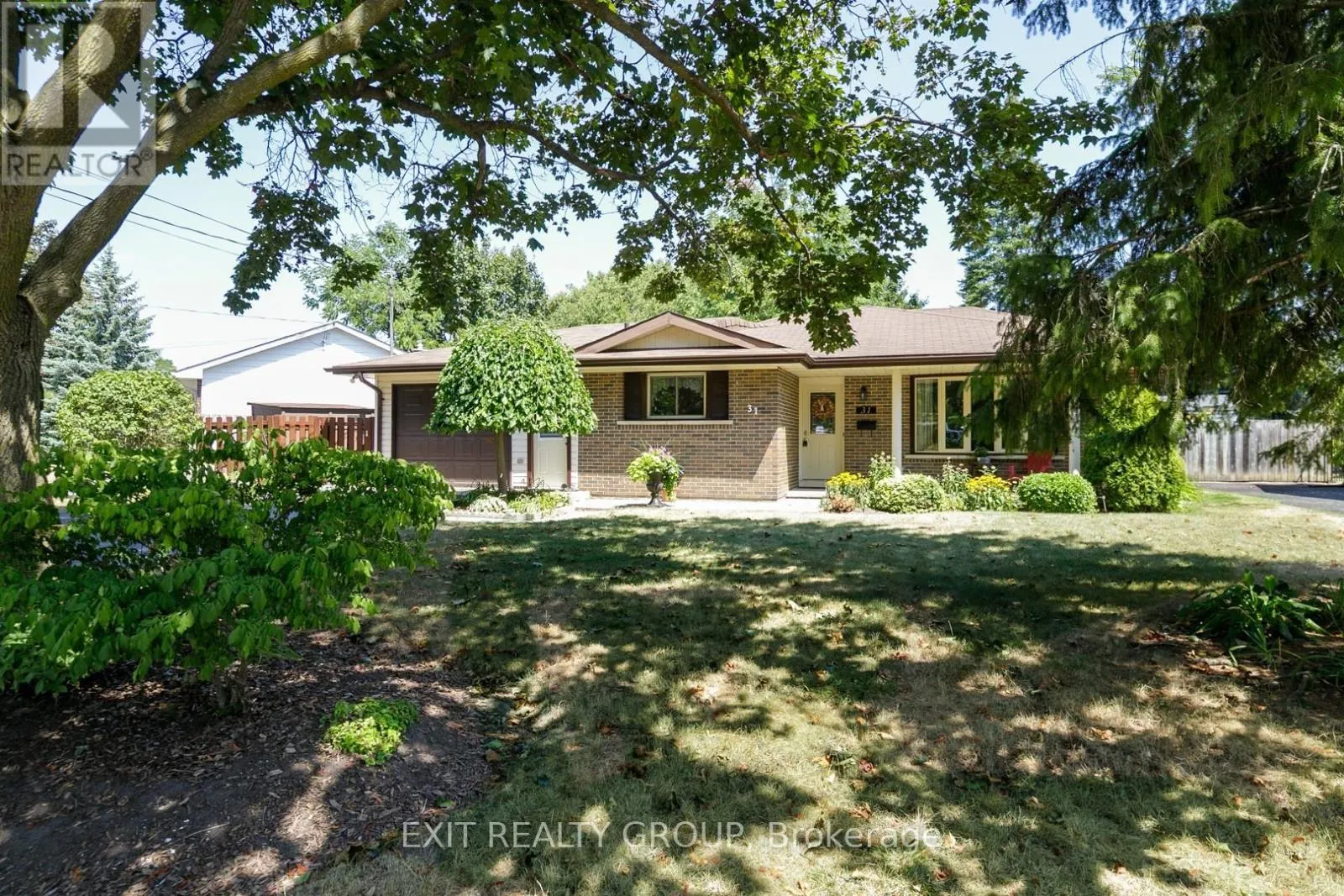 31 LEXINGTON CRESCENT