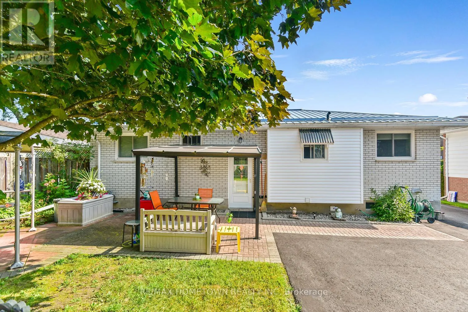 100 WINDSOR DRIVE