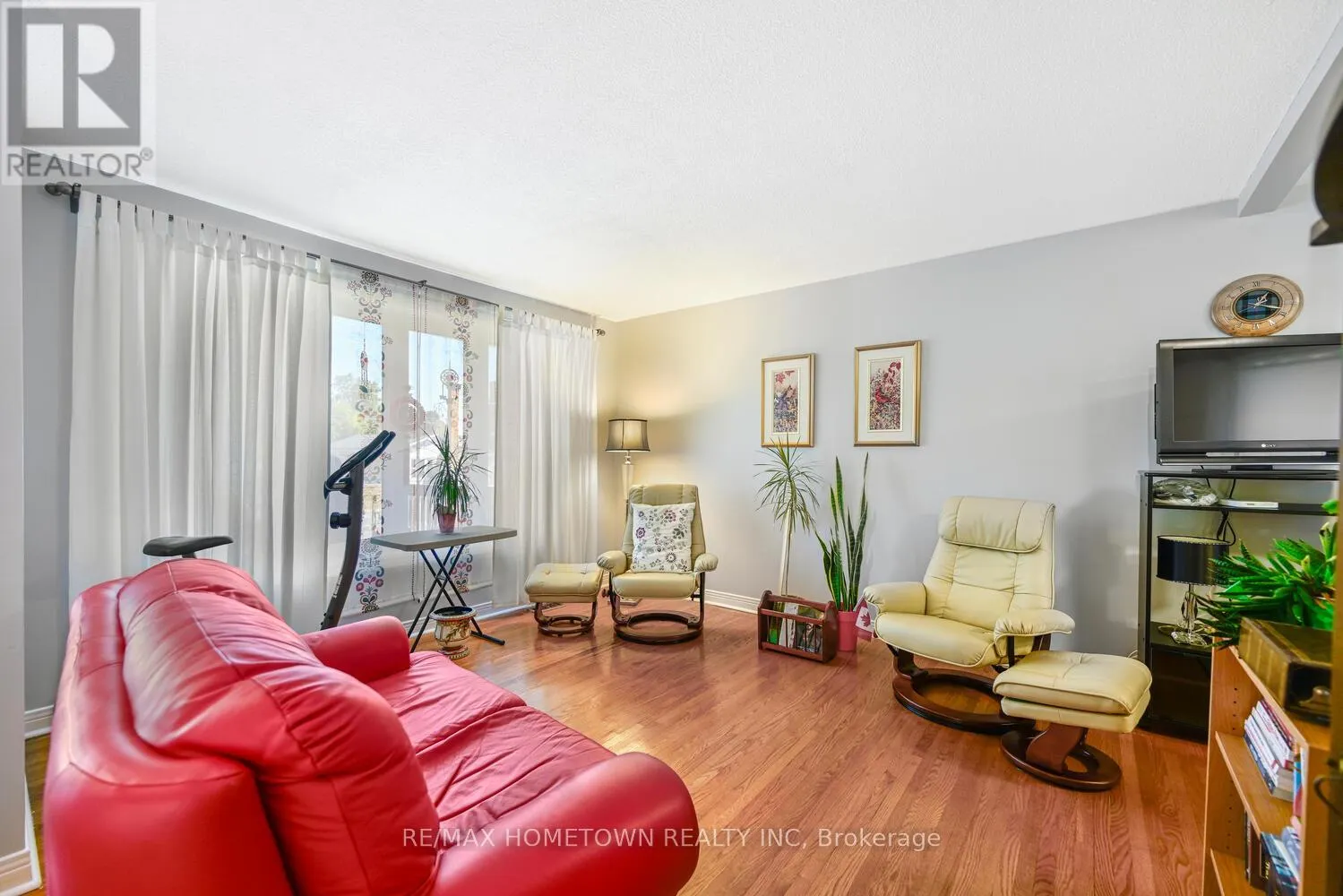 100 WINDSOR DRIVE