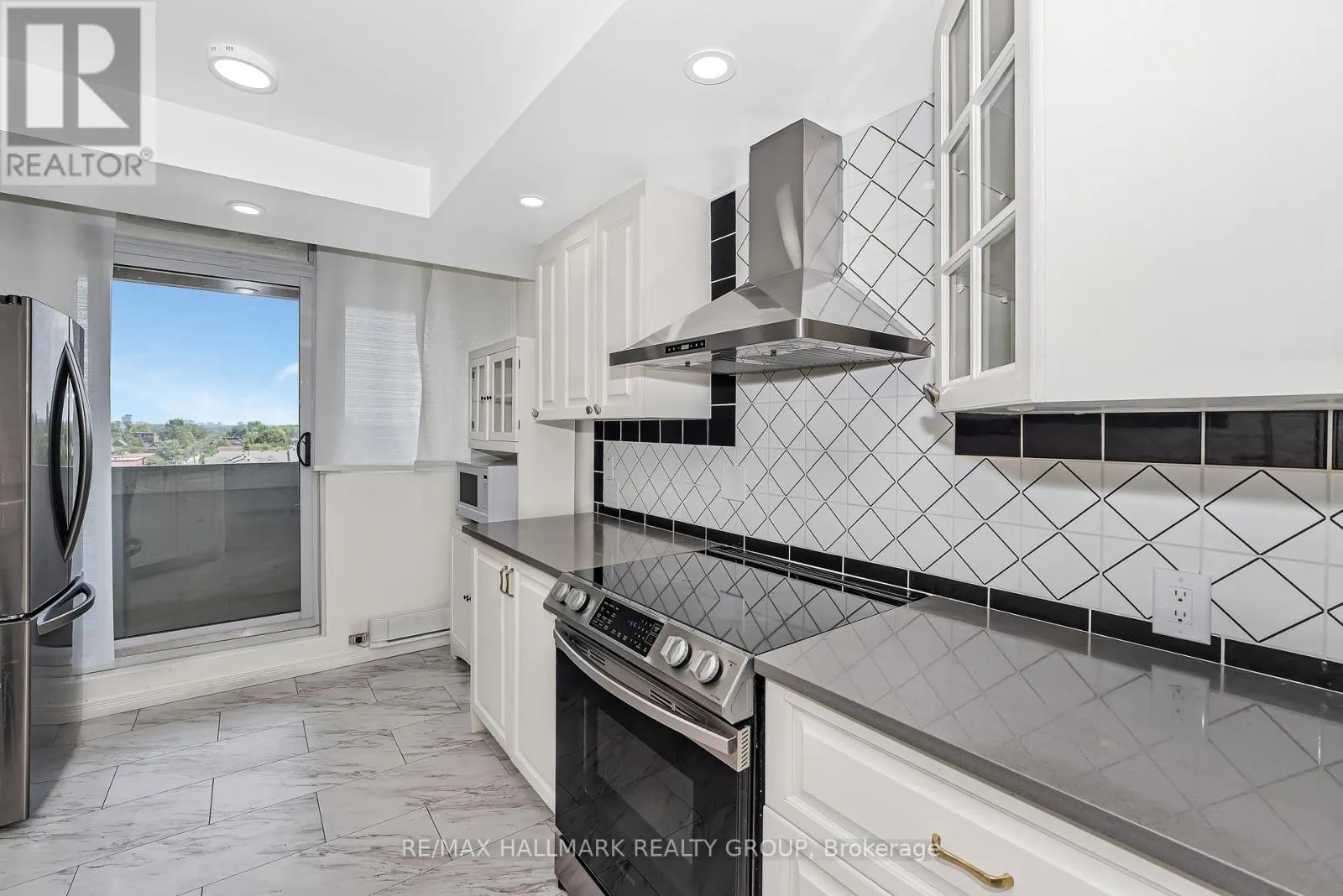 908 - 500 LAURIER AVENUE W