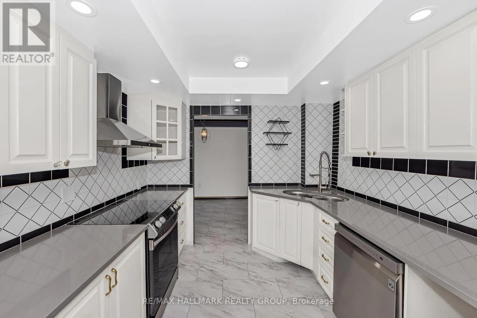 908 - 500 LAURIER AVENUE W