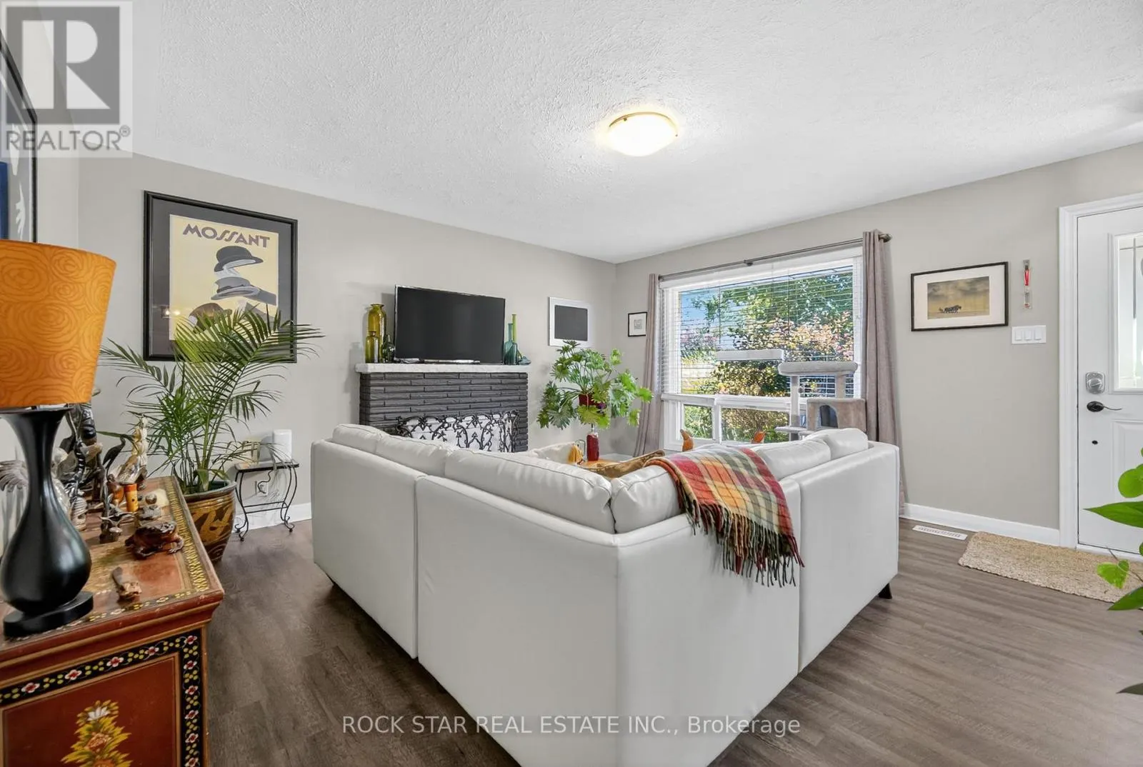 364 BEACHWOOD AVENUE