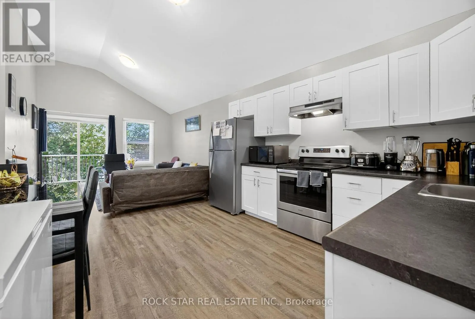364 BEACHWOOD AVENUE