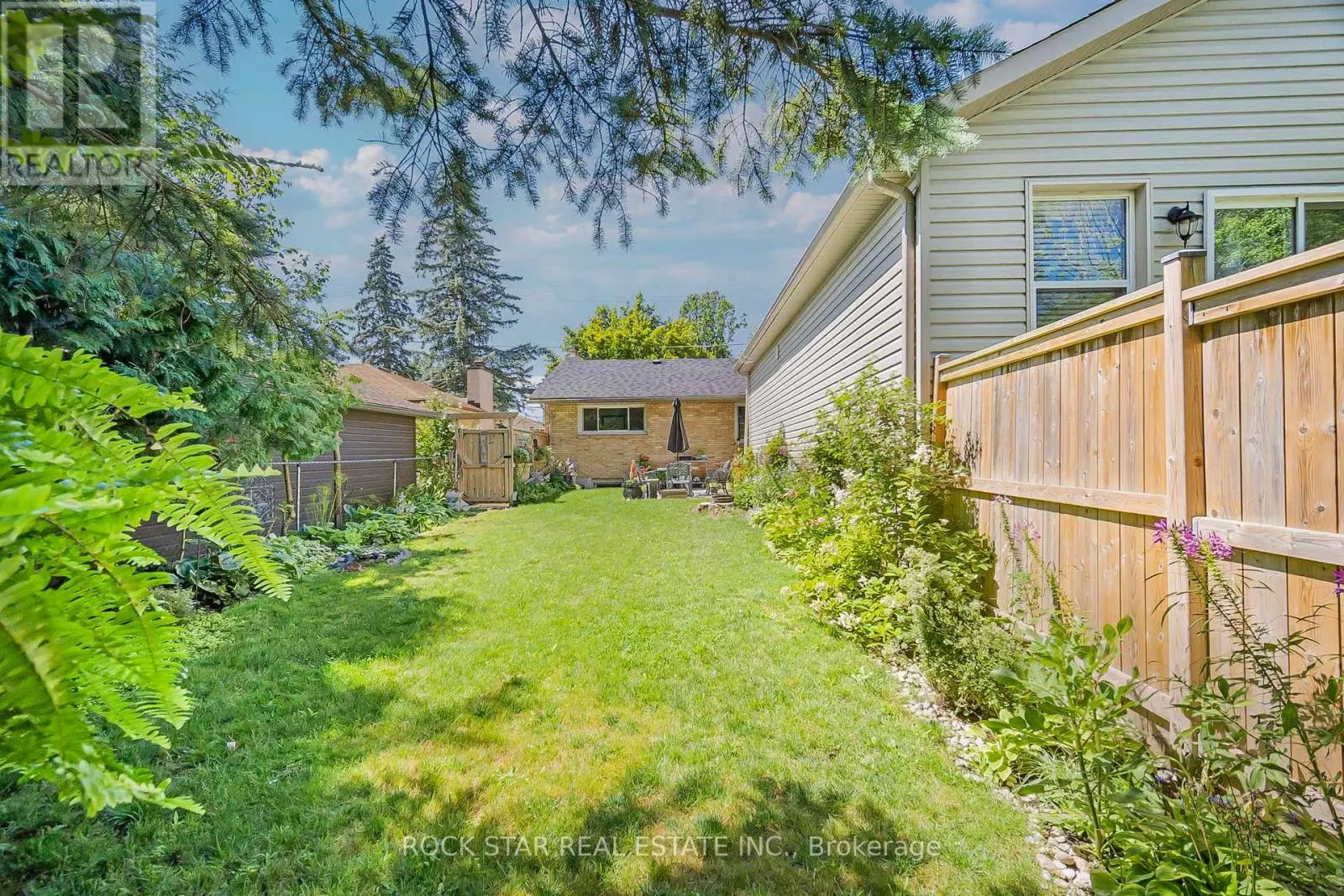 364 BEACHWOOD AVENUE