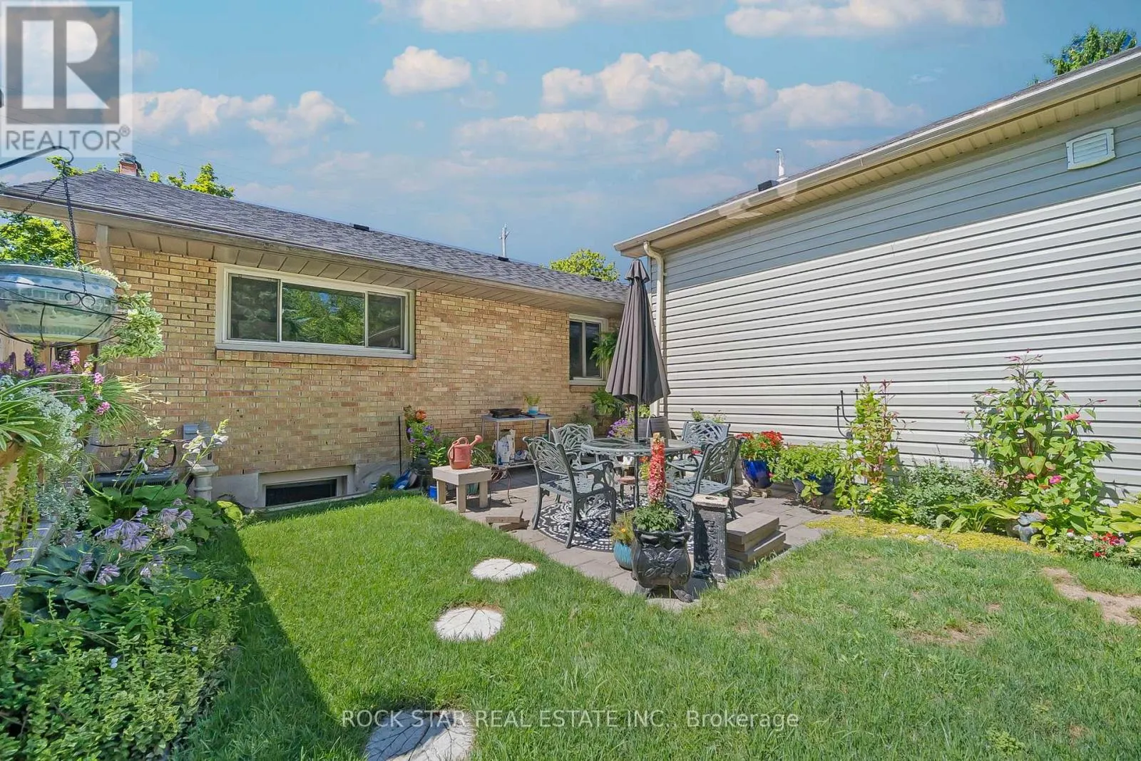 364 BEACHWOOD AVENUE