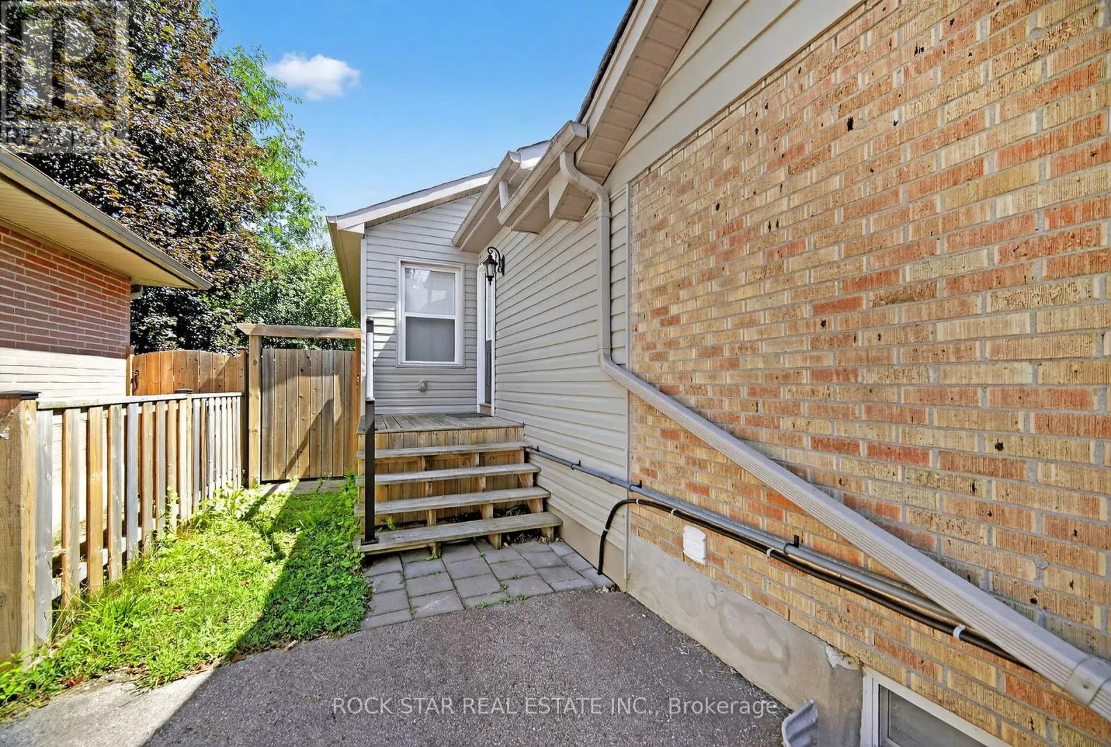 364 BEACHWOOD AVENUE