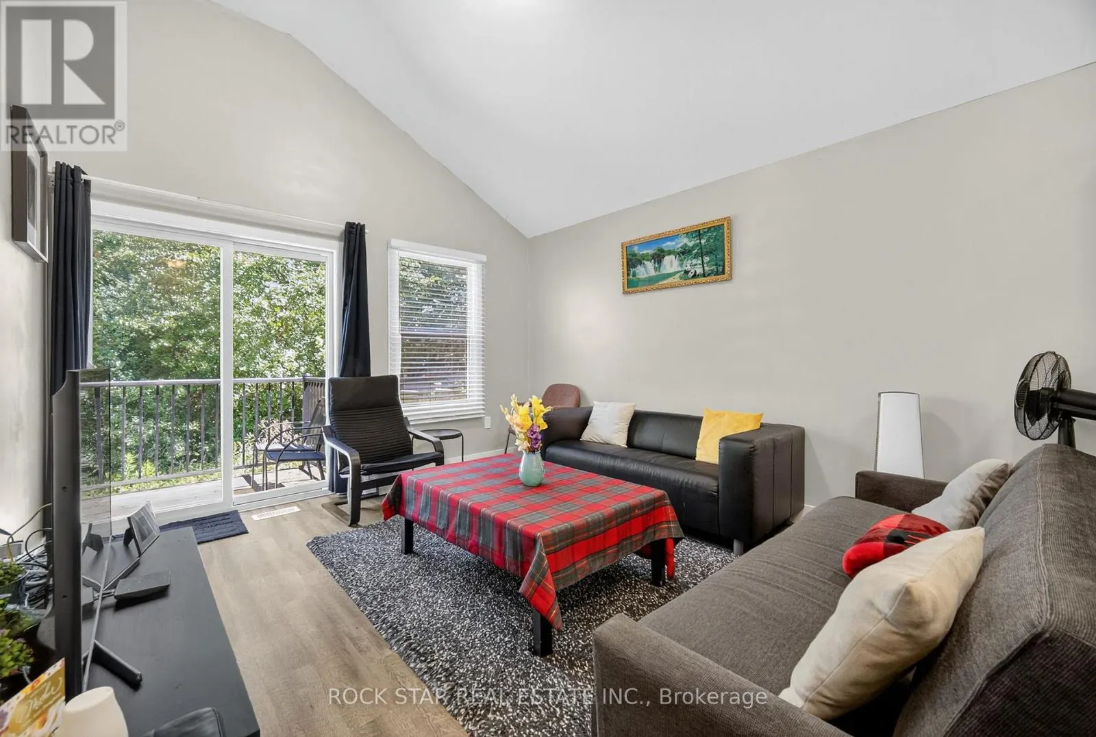364 BEACHWOOD AVENUE