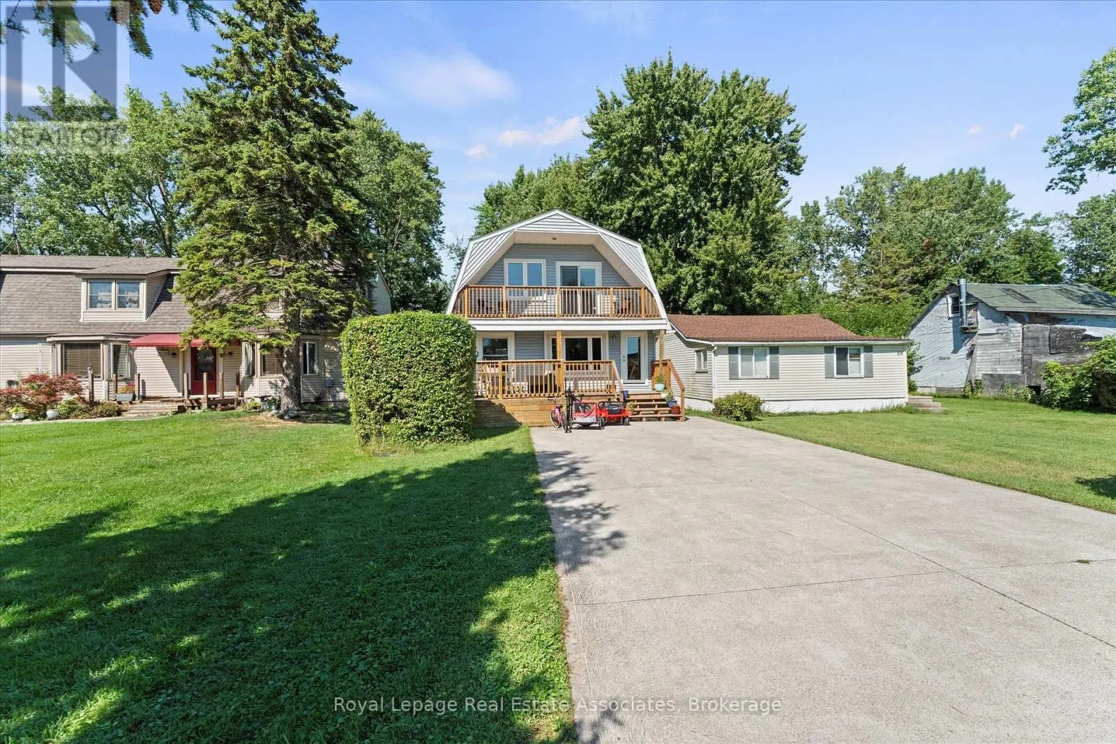 374 LAKEWOOD DRIVE N