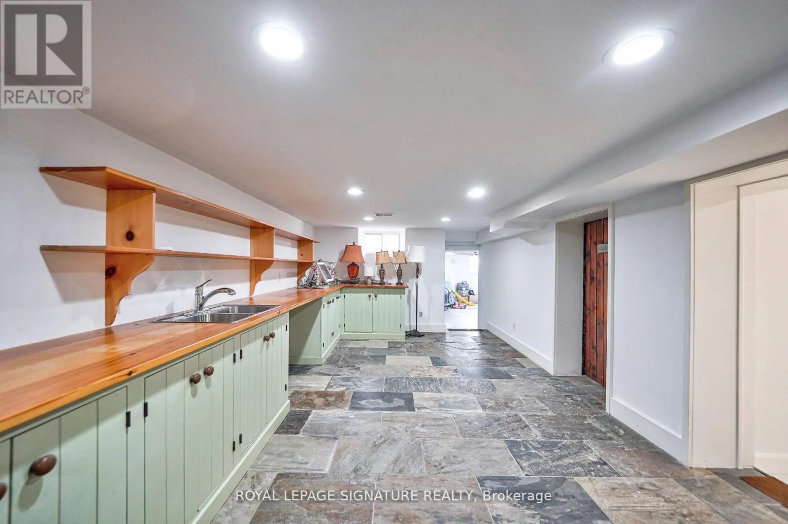 424 8TH CONCESSION ROAD E