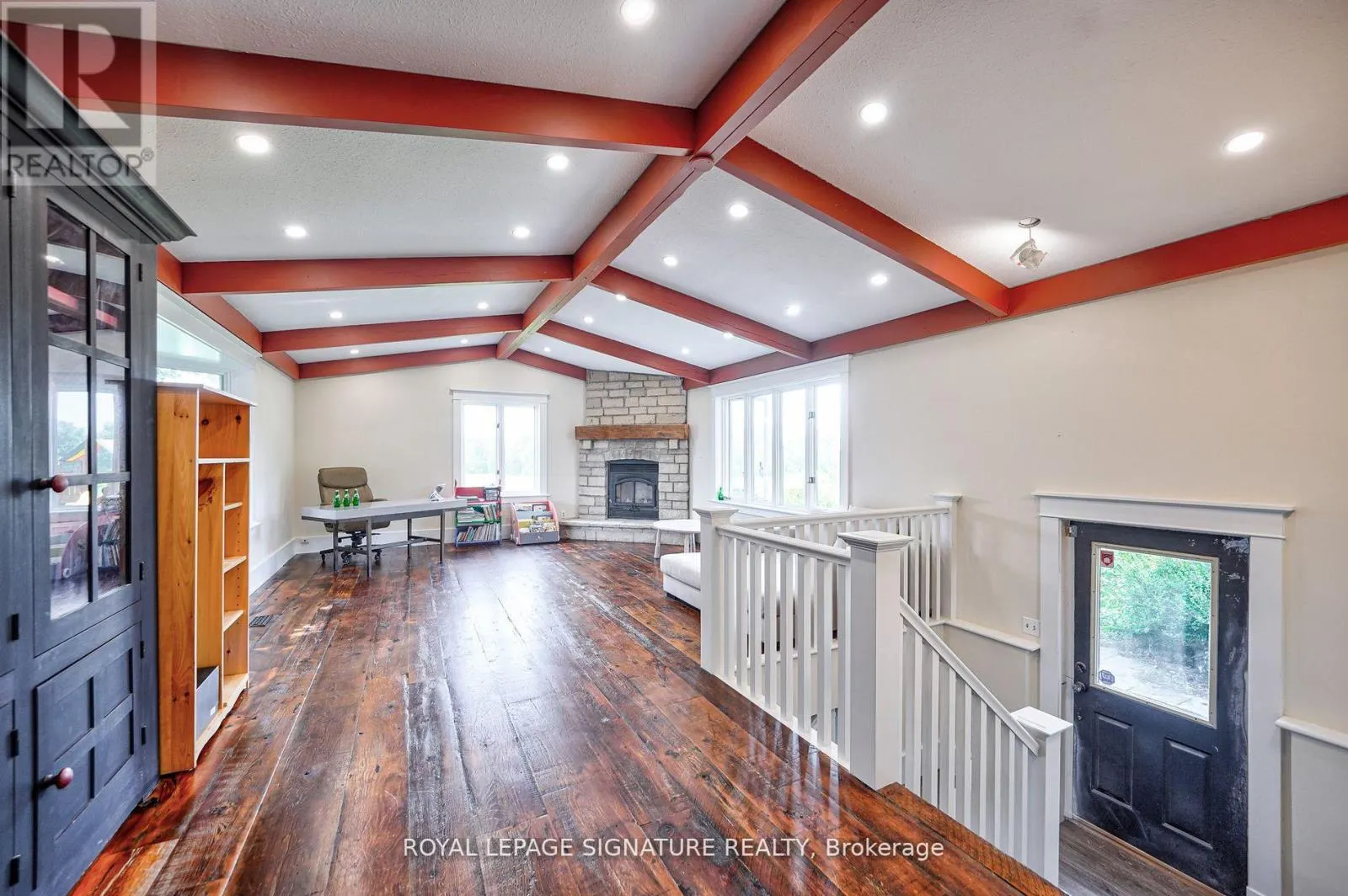 424 8TH CONCESSION ROAD E