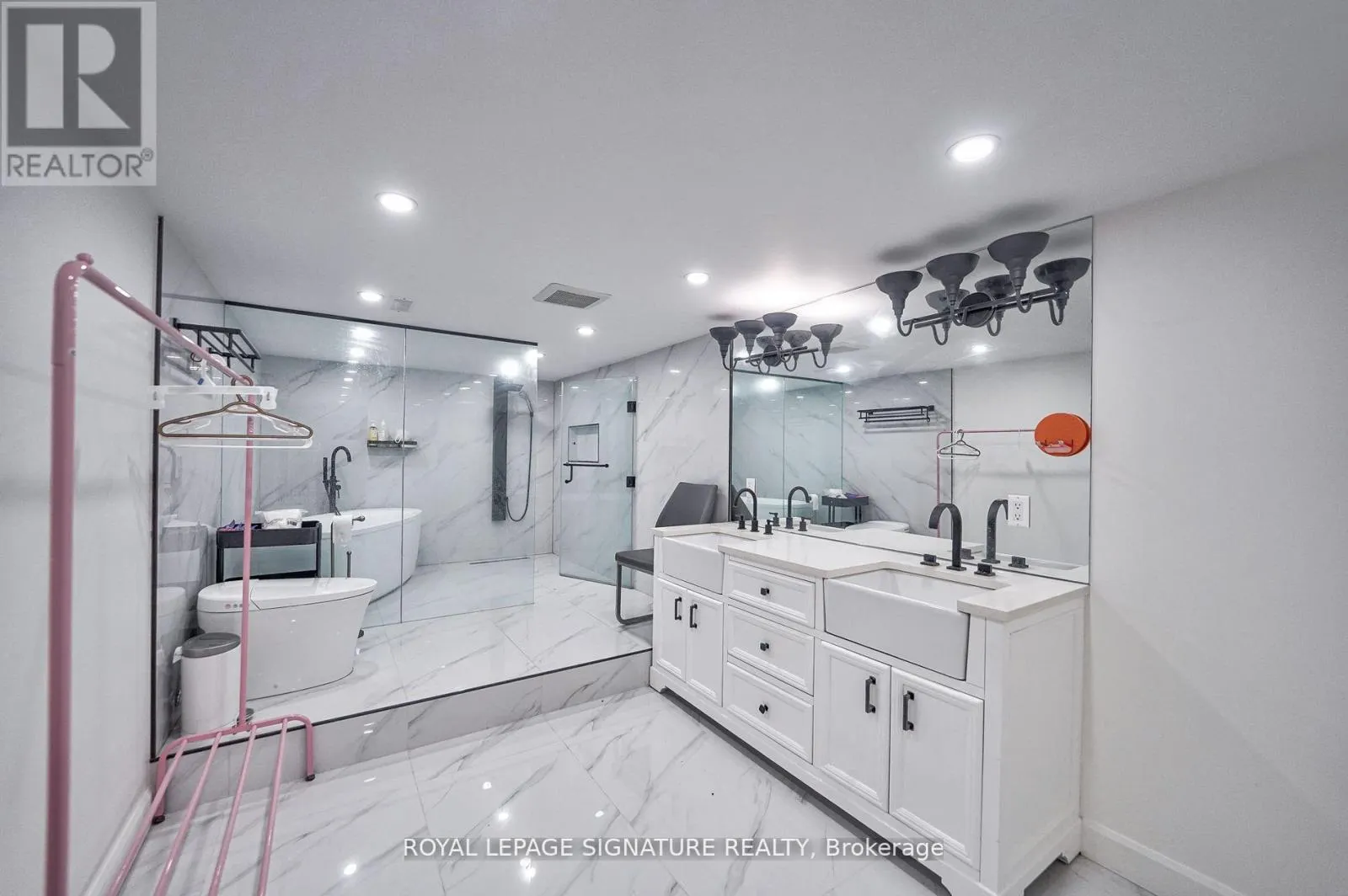 424 8TH CONCESSION ROAD E