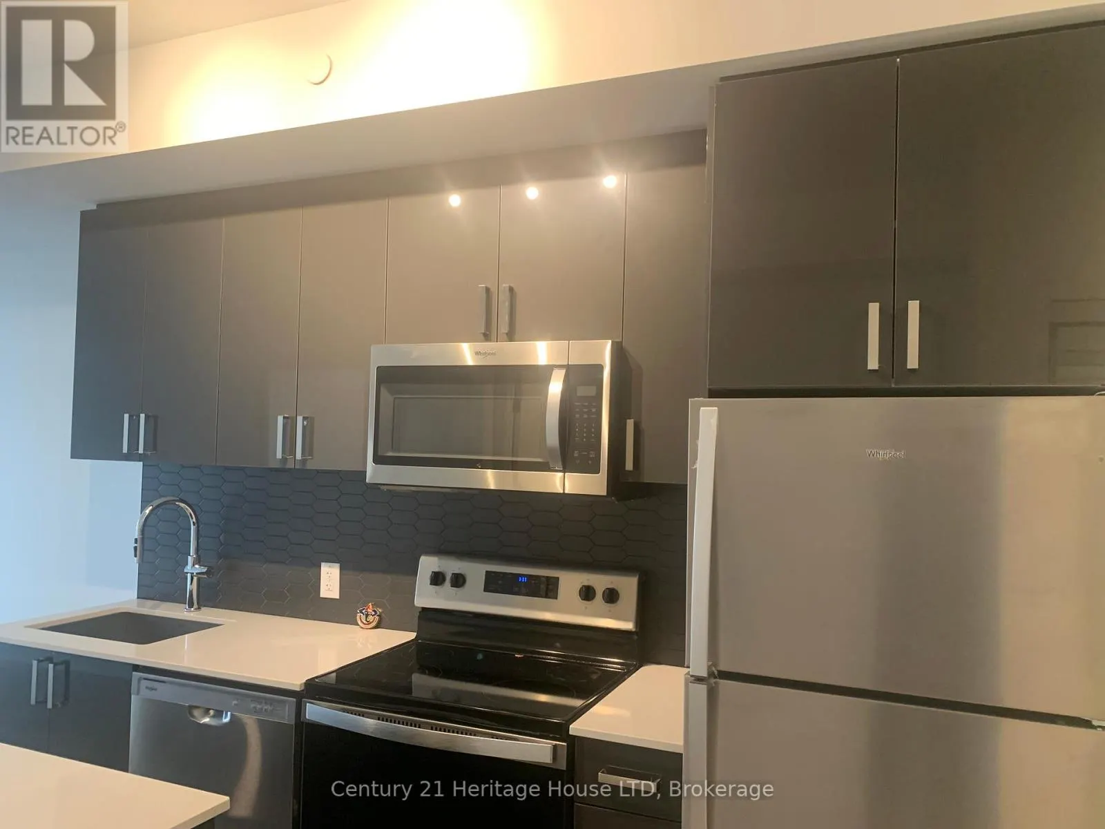 1105 - 2782 BARTON STREET, #1105