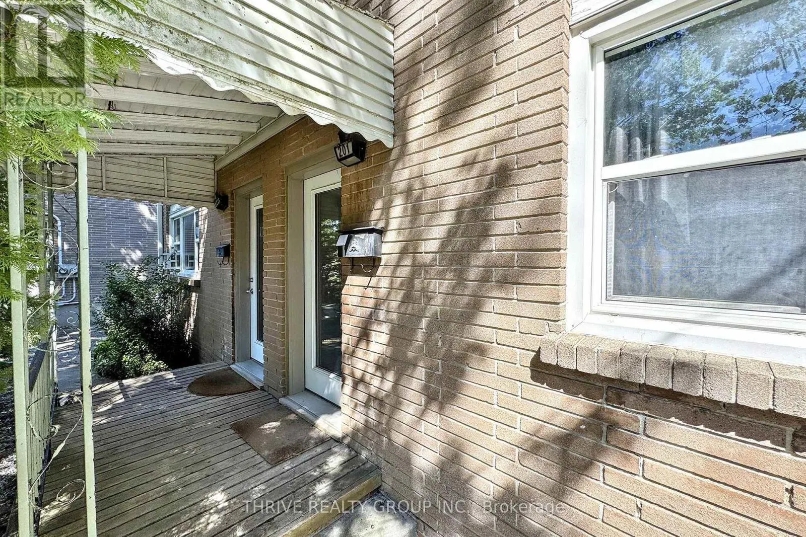 201 BARRY PLACE