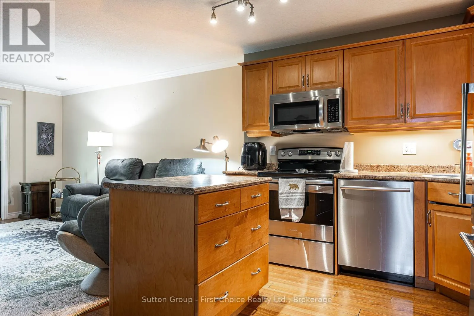 206 - 160 ROMEO STREET, #206