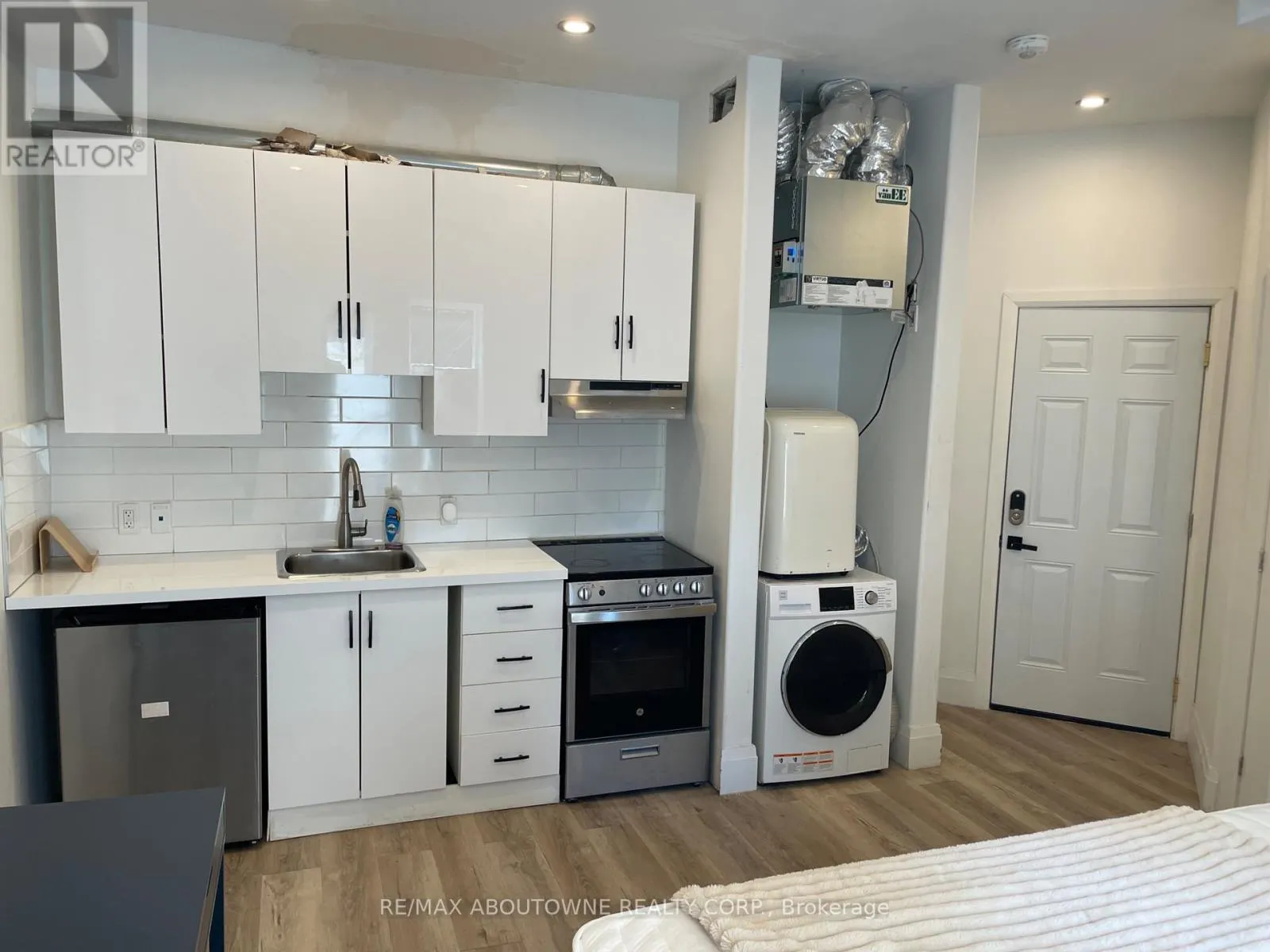 102 - 66 WELLINGTON STREET S