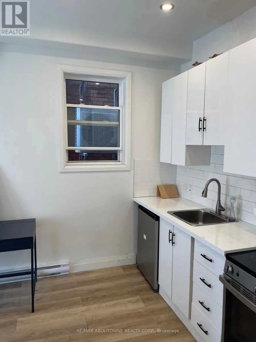 102 - 66 WELLINGTON STREET S