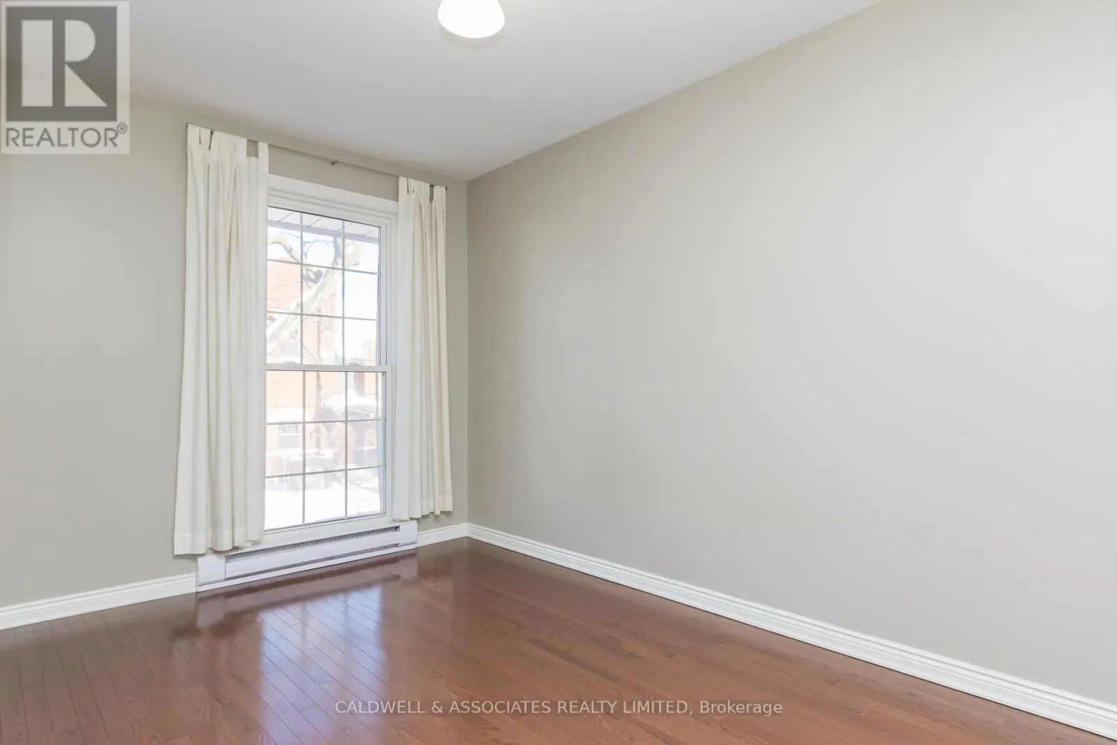 1 - 319 MACKAY STREET