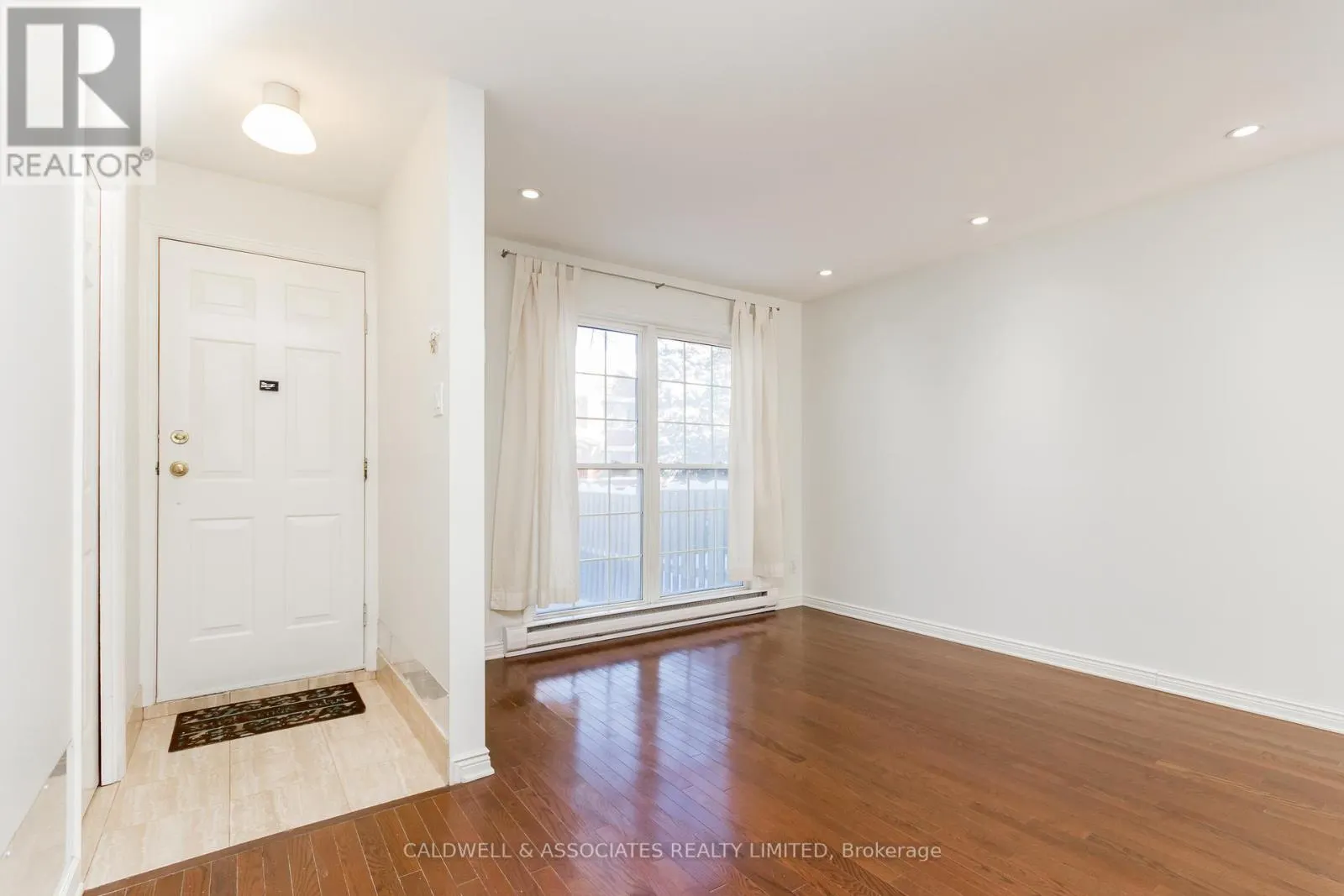 1 - 319 MACKAY STREET