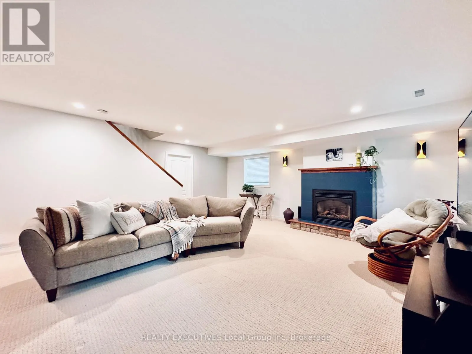 381 THELMA AVENUE